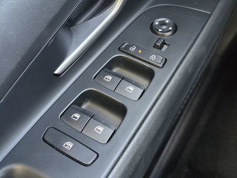 Used 2025 Hyundai Elantra SEL image 27