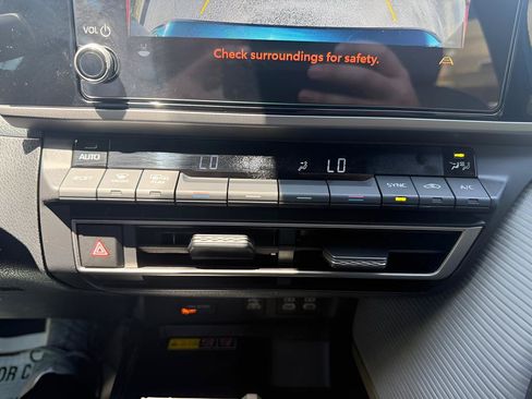 Used 2025 Toyota Camry SE w/ Convenience Package FWD image 27