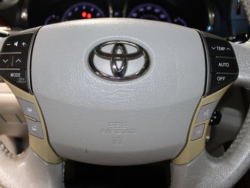 Used 2011 Toyota Avalon FWD image 17