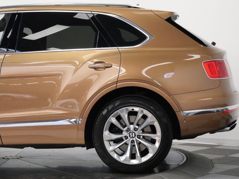 Used 2017 Bentley Bentayga AWD/4WD image 53