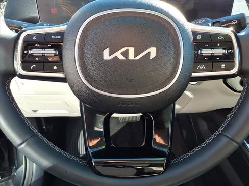 Certified 2025 Kia Sorento S w/ Panoramic Sunroof Package image 15
