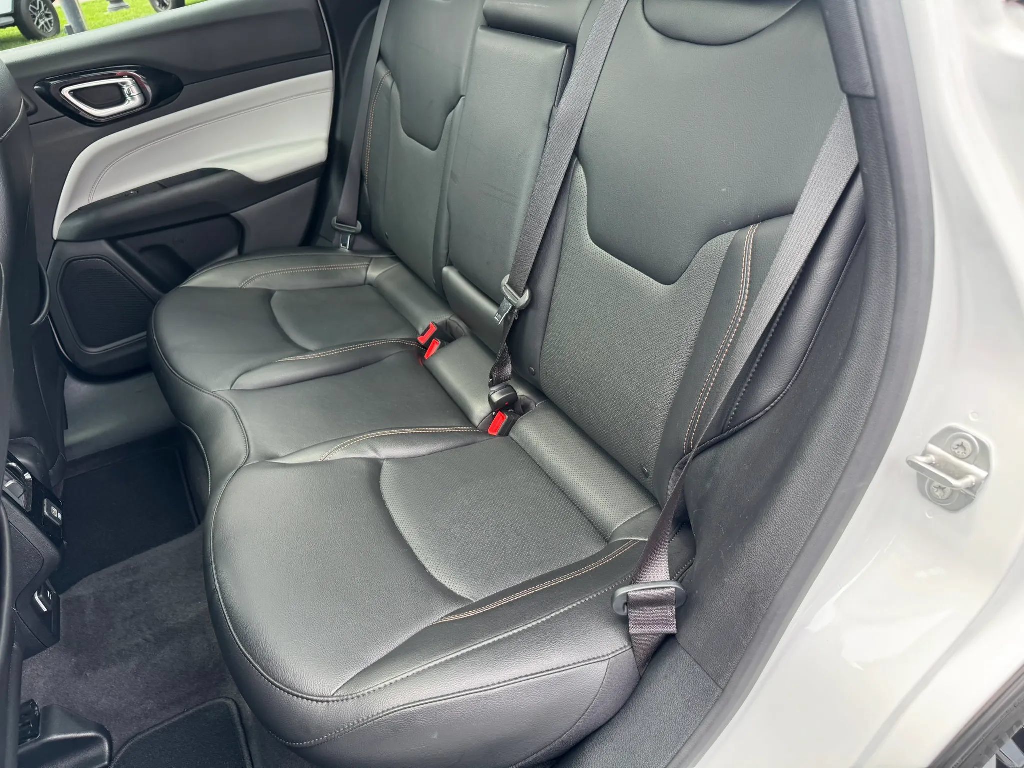 Used 2023 Jeep Compass Limited w/ Sun and Sound Group AWD/4WD image 6