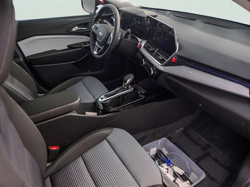 Used 2024 Chevrolet Trax LT w/ Driver Confidence Package image 30