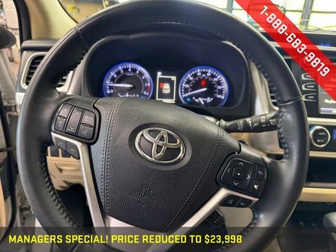 Used 2019 Toyota Highlander SE image 20