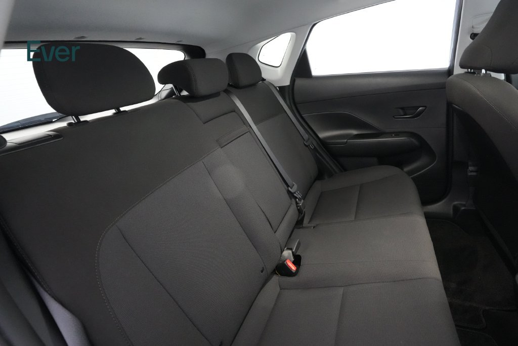 Used 2025 Hyundai Kona SEL FWD image 5
