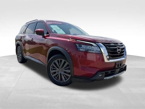 Used 2022 Nissan Pathfinder SL w/ SL Premium Package FWD image 2