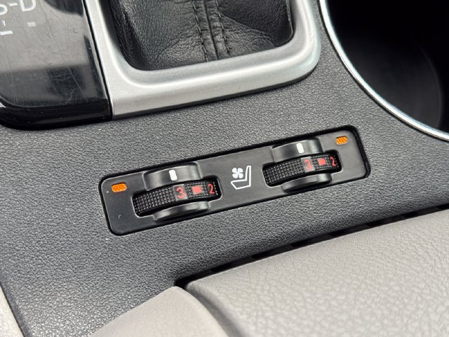 Used 2015 Toyota Highlander Limited w/ Driver Technology Package AWD/4WD image 33