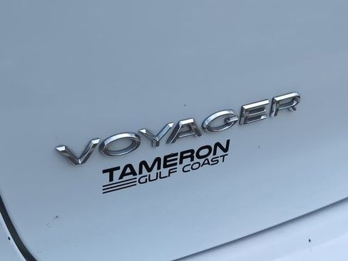 Used 2023 Chrysler Voyager LX FWD image 6