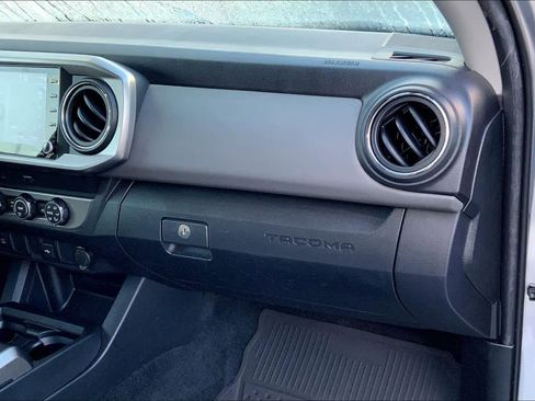 Used 2022 Toyota Tacoma SR5 image 18