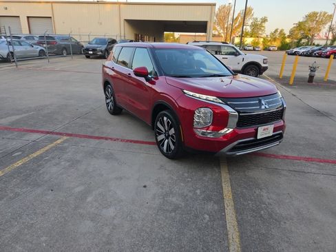 Used 2025 Mitsubishi Outlander AWD image 6