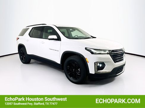 Used 2023 Chevrolet Traverse LT image 1