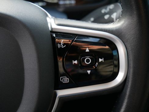 Used 2020 Volvo XC90 T6 Momentum image 24