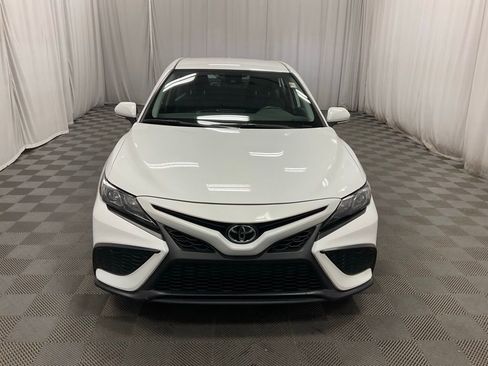 Used 2024 Toyota Camry SE image 9