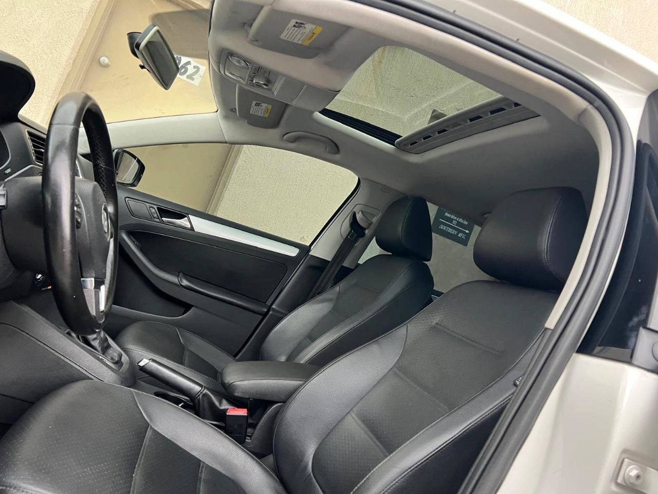 Used 2013 Volkswagen Jetta SE FWD image 15