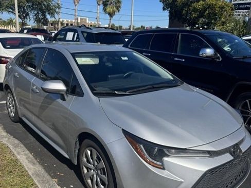 Used 2022 Toyota Corolla LE image 2