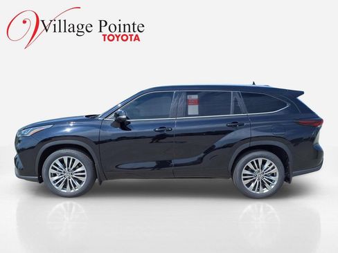 Used 2026 Toyota Highlander Platinum AWD/4WD image 2
