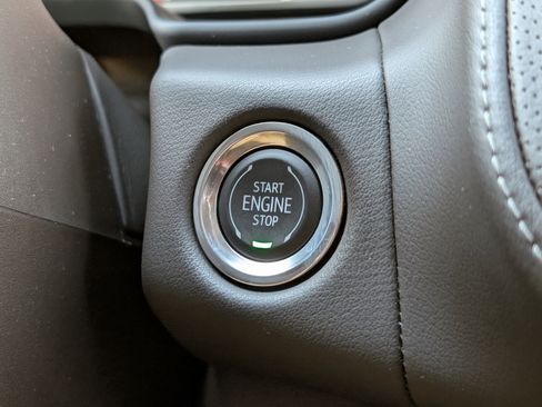 Used 2023 GMC Yukon XL SLT w/ SLT Luxury Package image 34