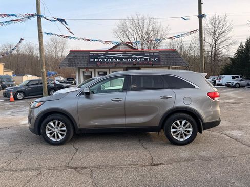 Used 2016 Kia Sorento LX image 3