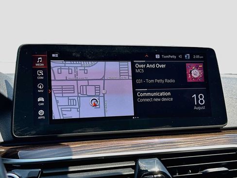 Used 2023 BMW 530i w/ Premium Package RWD image 15
