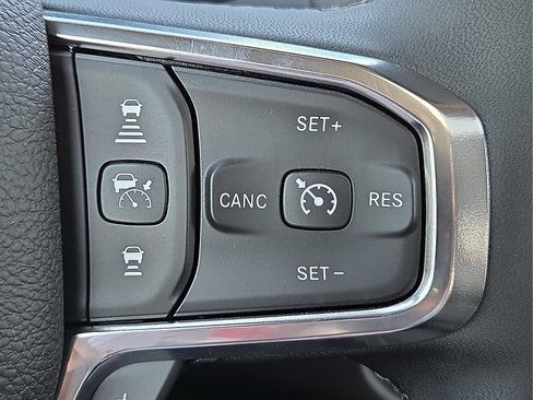 New 2026 RAM 2500 Laramie AWD/4WD image 19
