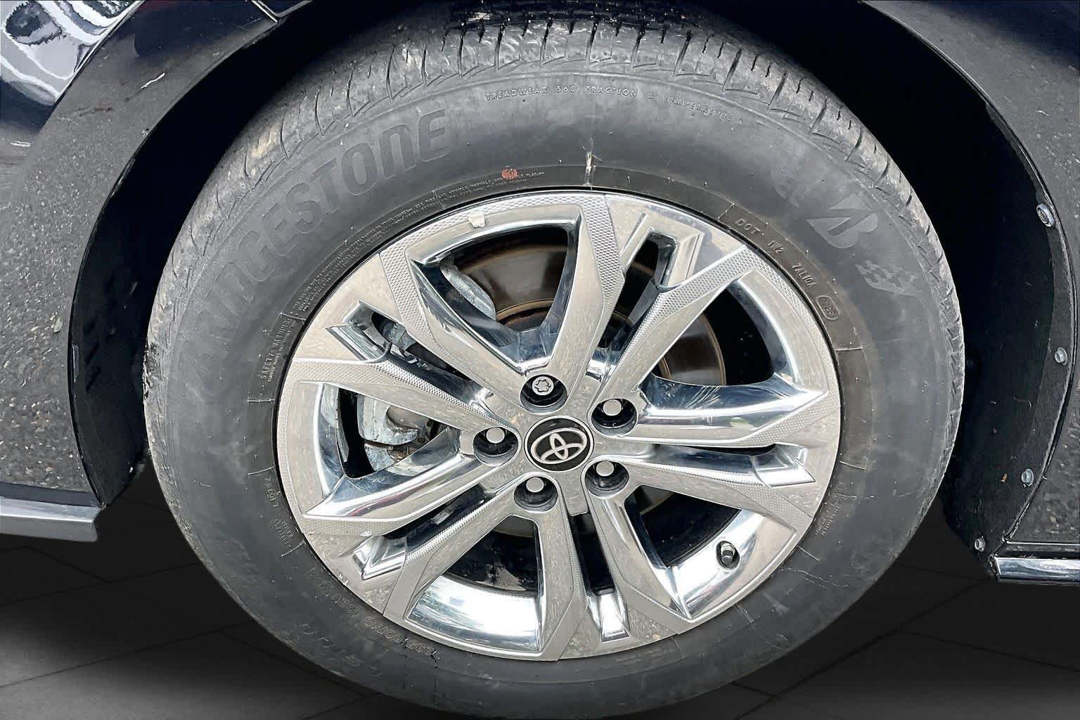 Used 2023 Toyota Sienna XSE w/ XSE Plus Package AWD/4WD image 11