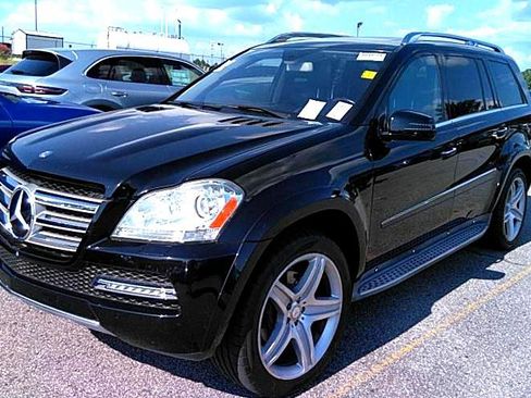 Used 2012 Mercedes-Benz GL 550 4MATIC image 4