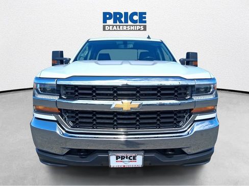 Used 2017 Chevrolet Silverado 1500 LT w/ Max Trailering Package image 3