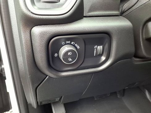 Used 2024 RAM 2500 Tradesman w/ Chrome Appearance Group AWD/4WD image 21
