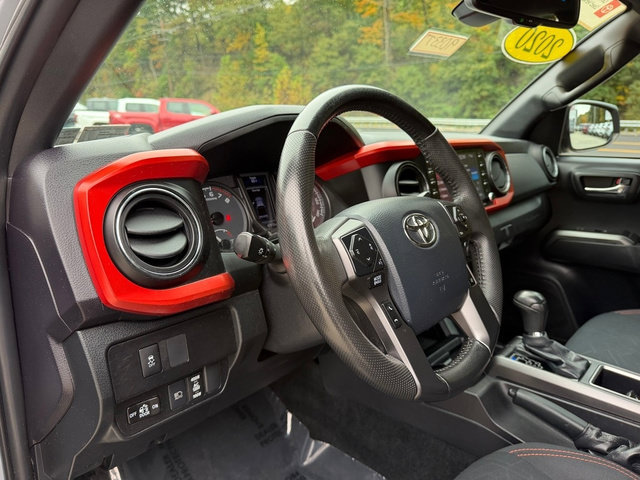Certified 2020 Toyota Tacoma TRD Off-Road AWD/4WD image 15