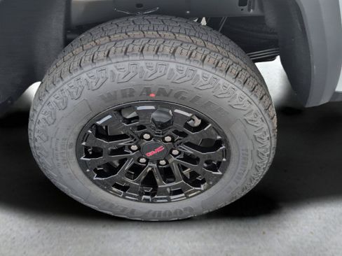 New 2026 GMC Canyon Elevation w/ Convenience Package RWD image 28