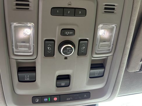 Used 2021 Cadillac Escalade ESV Premium Luxury Platinum AWD/4WD image 12