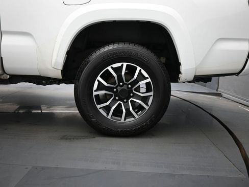 Used 2022 Toyota Tacoma TRD Sport image 18