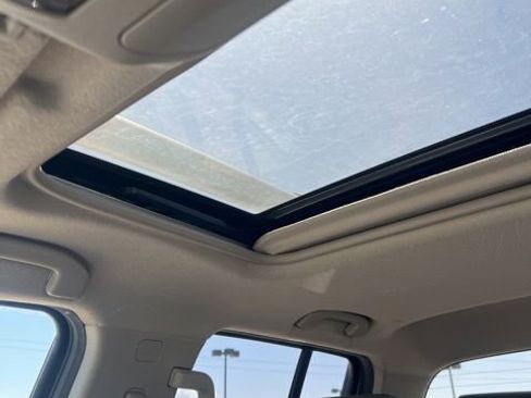 Used 2011 Nissan Frontier SL w/ Moonroof Pkg AWD/4WD image 17
