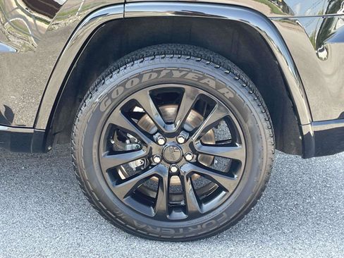 Used 2020 Jeep Grand Cherokee Altitude AWD/4WD image 11