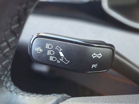 Used 2025 Volkswagen Jetta SE image 41