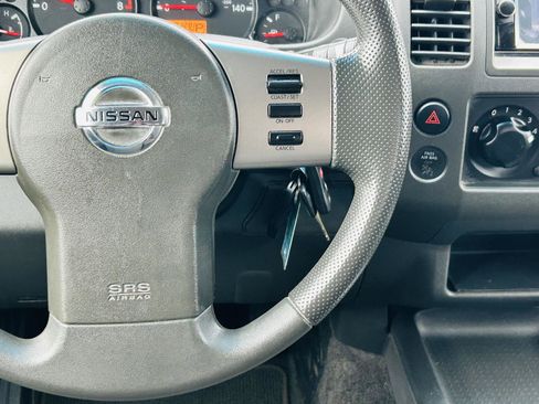 Used 2010 Nissan Frontier SE w/ Power Pkg RWD image 10