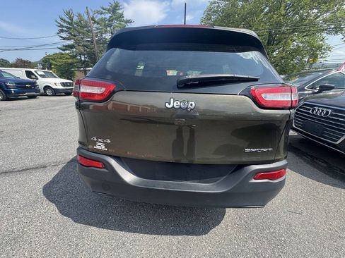 Used 2015 Jeep Cherokee Sport w/ Cold Weather Group AWD/4WD image 5