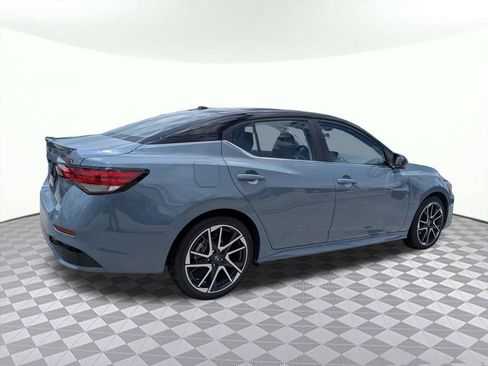 Used 2025 Nissan Sentra SR w/ SR Premium Package FWD image 3