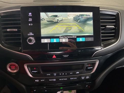 Used 2022 Honda Pilot Touring image 7