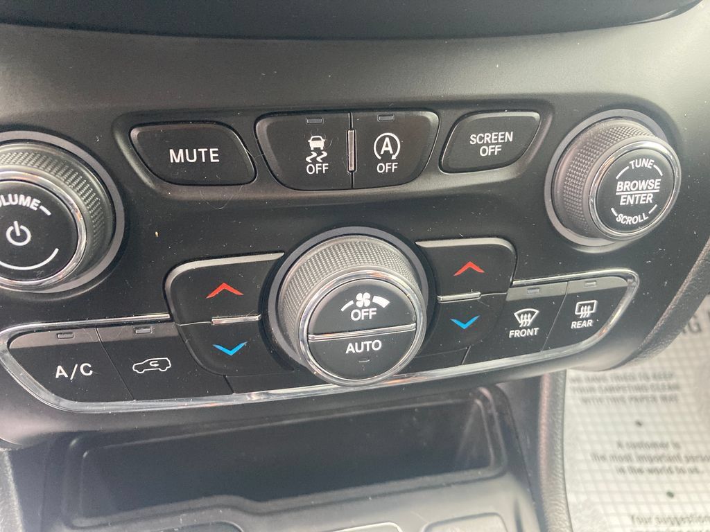 Used 2022 Jeep Cherokee Latitude Lux AWD/4WD image 27