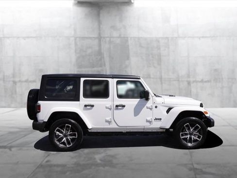Used 2024 Jeep Wrangler Unlimited AWD/4WD image 5