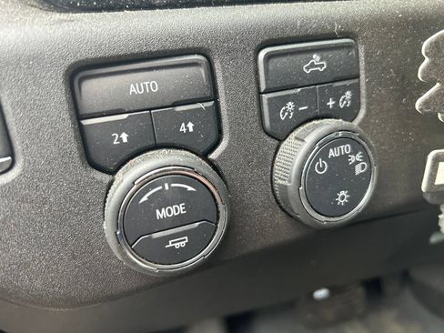 Used 2024 Chevrolet Silverado 1500 LT AWD/4WD image 8