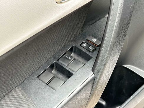 Used 2017 Toyota Corolla LE FWD image 14