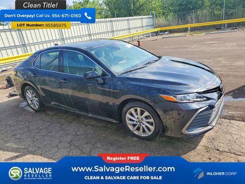Used 2022 Toyota Camry LE w/ Convenience Package FWD image 5