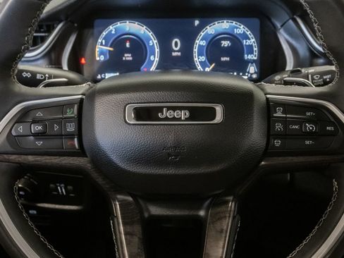 Used 2023 Jeep Grand Cherokee L Limited w/ Black Appearance Package image 15