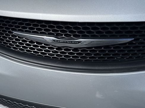 Used 2023 Chrysler Voyager LX image 21