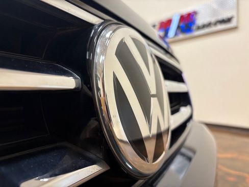 Used 2019 Volkswagen Tiguan SE AWD/4WD image 41