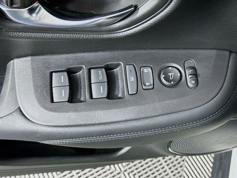 Used 2023 Honda HR-V LX image 15