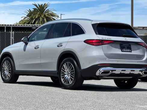 Used 2025 Mercedes-Benz GLC 300 4MATIC image 3