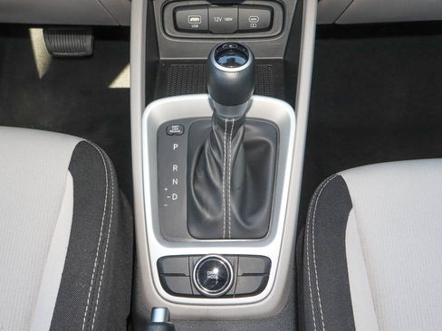 Used 2025 Hyundai Venue SEL FWD image 20
